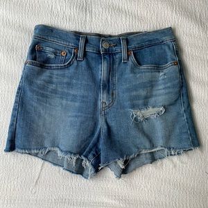 Levi’s High-Rise Distressed Denim Shorts✨